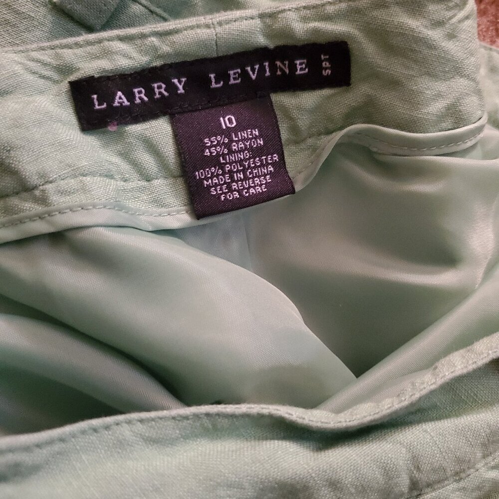 Larry Levine size 10 green capri